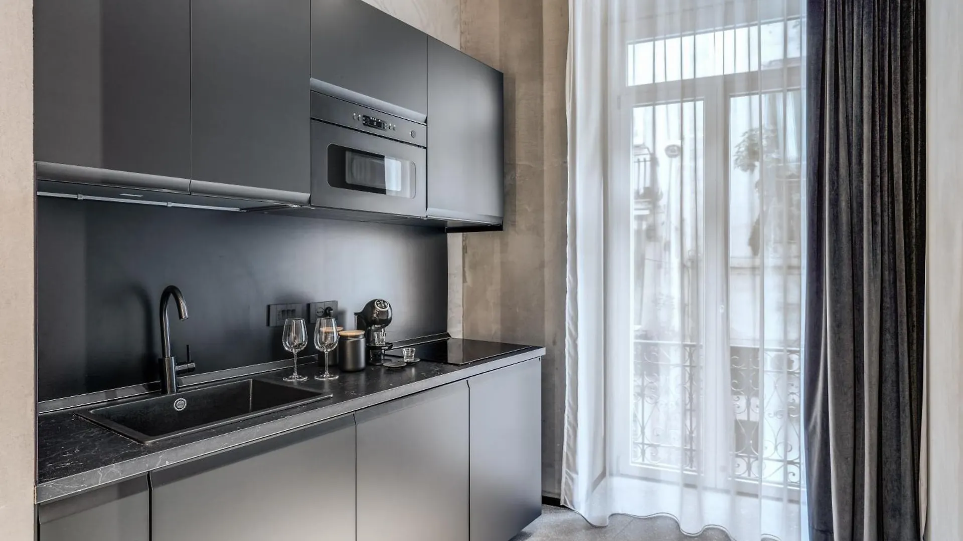 Gallery Home Naples 0*,